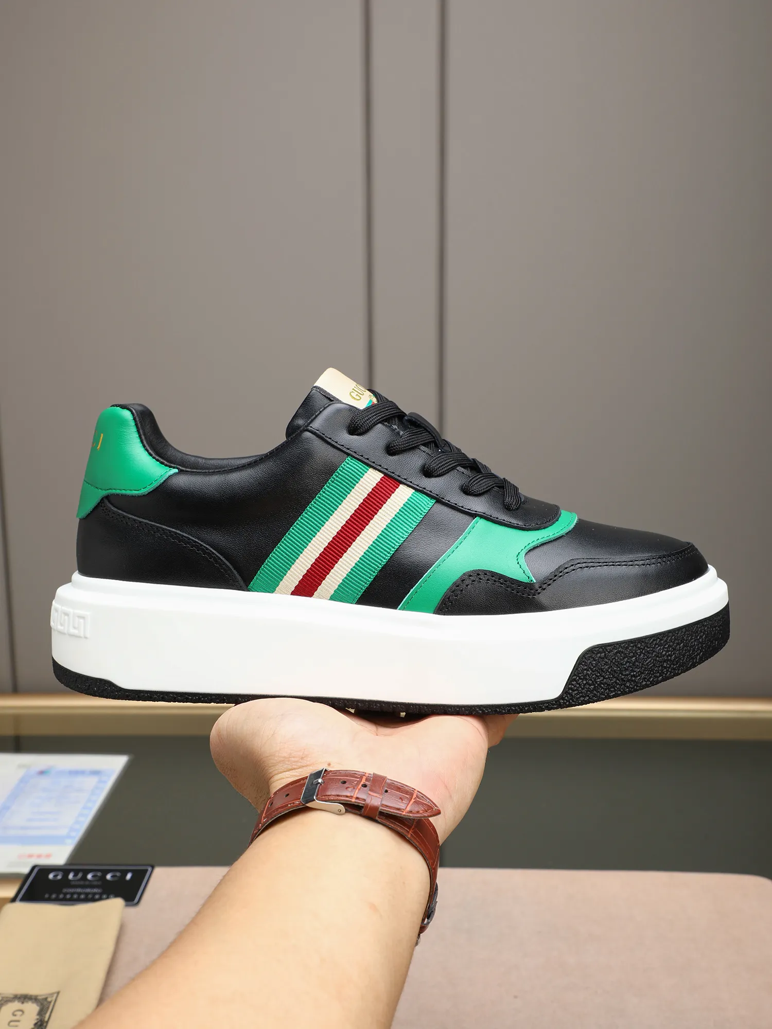 Men's shoes 💰480 New men's shoes GUCCI Fashion trend Made of first-layer calfskin ➕ washed sheep lining! The foot feels super comfortable and the workmanship is impeccable. Foam ultra-light outsole, size: 38-44 (45 customized) 3 colors to choose from!